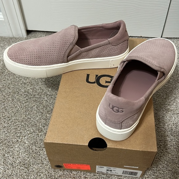 Ugg dusty rose slip on sneaker like new 6.5 - Picture 2 of 4